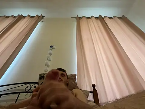 Snapshot of tomasek28 chatting on 10/04/25, 10:24 tomasek28 online show from 10/04/25, 10:24