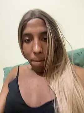 Snapshot of Celine_trans01 chatting on 12/27/24, 02:25 Celine trans01 online show from 12/27/24, 02:25