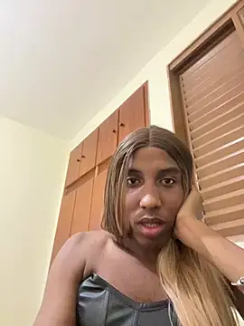 Snapshot of Celine_trans01 chatting on 12/27/24, 10:26 Celine trans01 online show from 12/27/24, 10:26