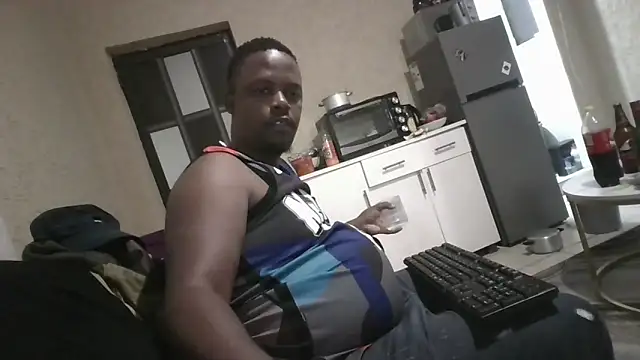 ThamiXX online show from 05/13/26, 06:49