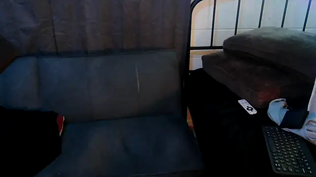 Snapshot of k1oudE chatting on 05/12/26, 05:43 k1oudE online show from 05/12/26, 05:43