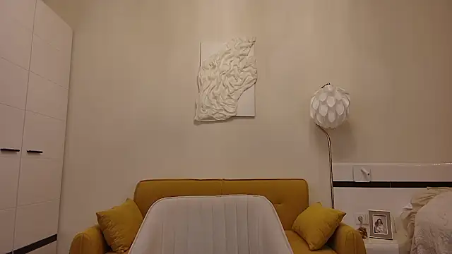 Snapshot of HelenBenit chatting on 03/05/26, 01:34 HelenBenit online show from 03/05/26, 01:34