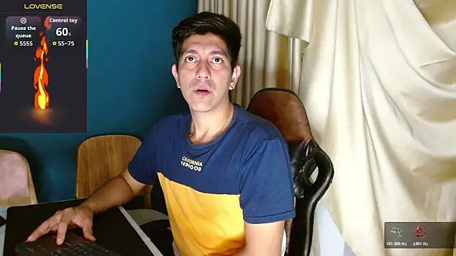 Snapshot of Noah-cock chatting on 11/21/25, 04:55 Noah-cock online show from 11/21/25, 04:55