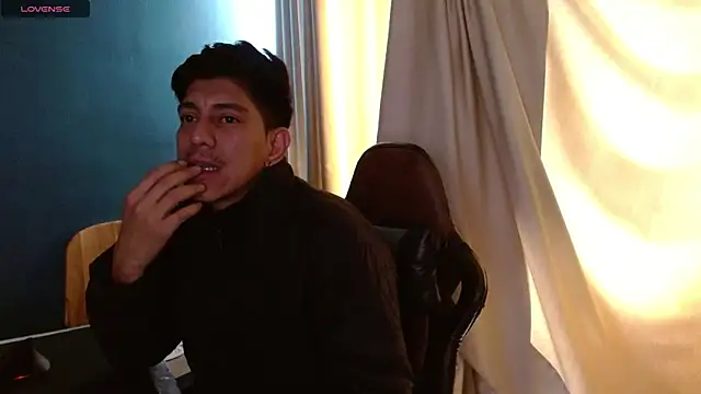 Snapshot of Noah-cock chatting on 11/23/25, 05:13 Noah-cock online show from 11/23/25, 05:13