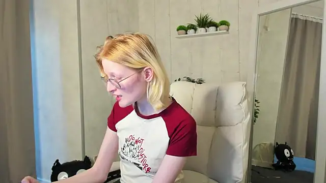 ElizabethHarpper online show from 10/31/25, 09:21