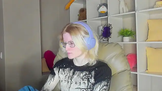 ElizabethHarpper online show from 11/02/25, 01:19