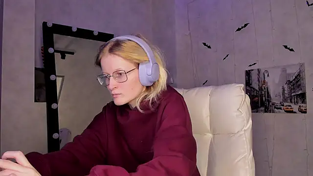 ElizabethHarpper online show from 11/17/25, 01:11