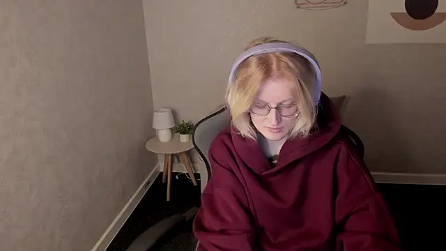 ElizabethHarpper online show from 11/22/25, 01:15