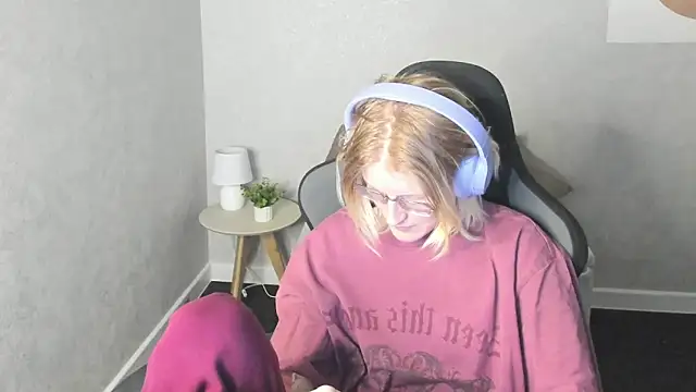 ElizabethHarpper online show from 12/05/25, 01:14