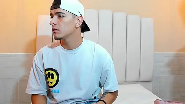 DAVID VICTORIAA online show from 02/17/25, 01:21