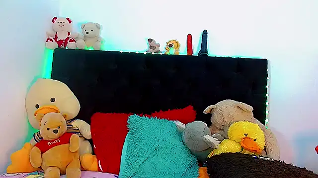 Snapshot of Alextwink chatting on 10/23/25, 11:46 Alextwink online show from 10/23/25, 11:46