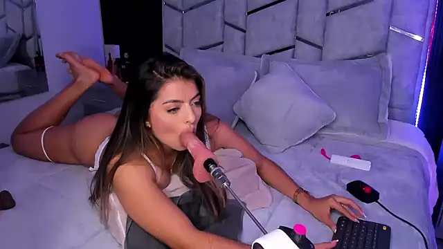 Snapshot of daniiphoeniixx chatting on 01/21/25, 02:00 daniiphoeniixx online show from 01/21/25, 02:00