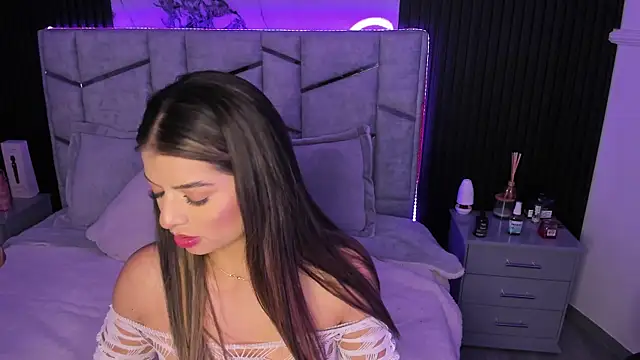 Snapshot of daniiphoeniixx chatting on 03/05/25, 10:43 daniiphoeniixx online show from 03/05/25, 10:43