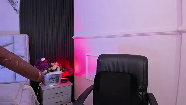 daniiphoeniixx online show from 02/04/26, 11:49