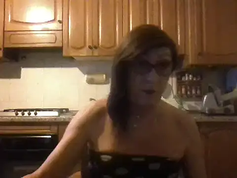 Snapshot of Tiabet chatting on 04/17/26, 08:23 Tiabet online show from 04/17/26, 08:23