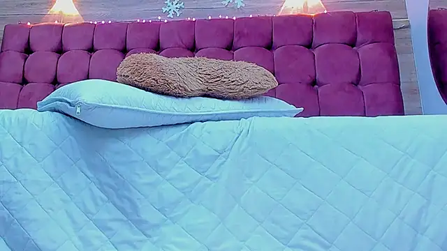 Annie kurt  online show from 12/30/24, 09:37