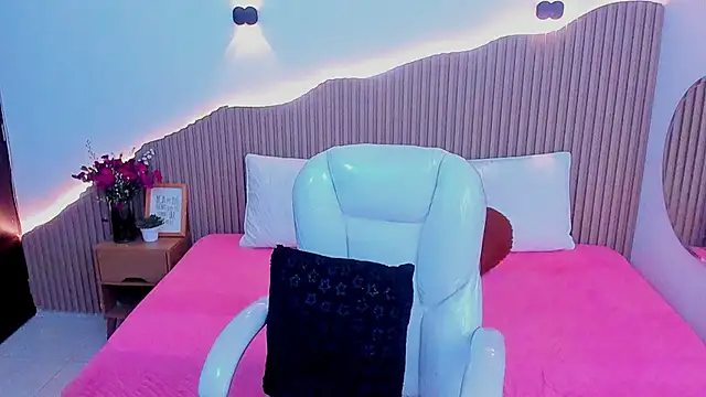 Annie kurt  online show from 09/19/25, 09:26