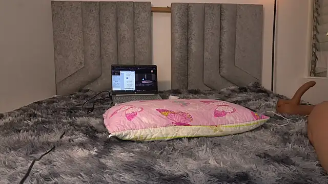 womantall99 online show from 03/12/25, 12:36