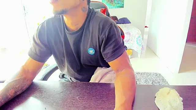 Adam Valenciia online show from 09/29/25, 05:18