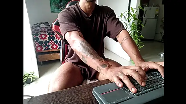 Snapshot of Adam_Valenciia chatting on 06/15/26, 04:42 Adam Valenciia online show from 06/15/26, 04:42