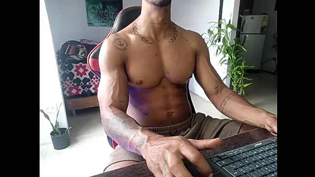 Snapshot of Adam_Valenciia chatting on 06/24/26, 03:33 Adam Valenciia online show from 06/24/26, 03:33