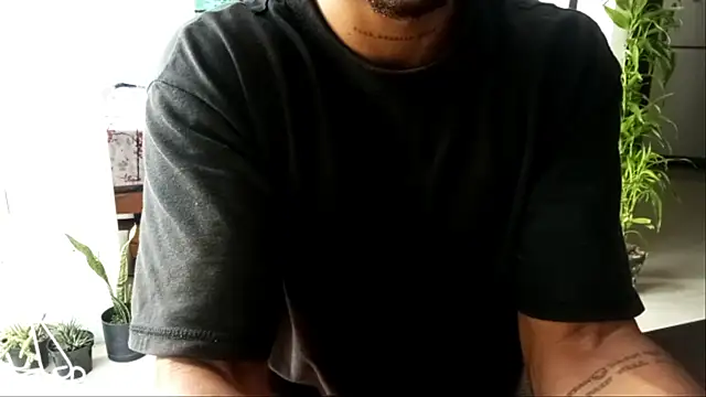 Snapshot of Adam_Valenciia chatting on 07/04/26, 03:40 Adam Valenciia online show from 07/04/26, 03:40