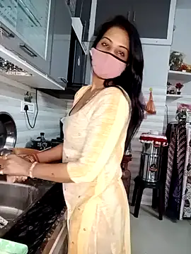 Snapshot of Best-Couple chatting on 01/16/25, 10:42 Best-Couple online show from 01/16/25, 10:42