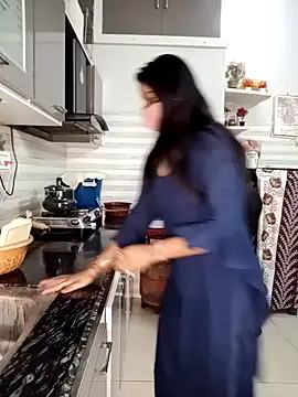 Snapshot of Best-Couple chatting on 01/17/25, 08:13 Best-Couple online show from 01/17/25, 08:13