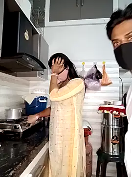 Snapshot of Best-Couple chatting on 01/22/25, 10:40 Best-Couple online show from 01/22/25, 10:40