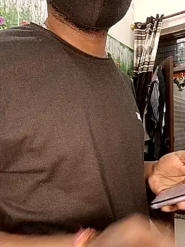 Snapshot of Best-Couple chatting on 01/28/25, 11:17 Best-Couple online show from 01/28/25, 11:17