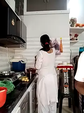 Snapshot of Best-Couple chatting on 01/31/25, 05:19 Best-Couple online show from 01/31/25, 05:19