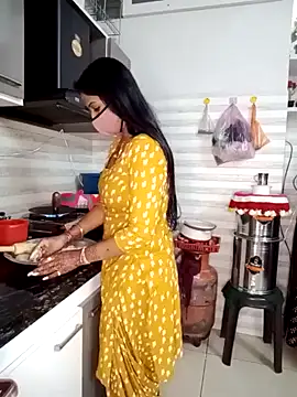 Snapshot of Best-Couple chatting on 02/04/25, 07:18 Best-Couple online show from 02/04/25, 07:18