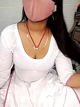 Snapshot of Best-Couple chatting on 02/05/25, 12:17 Best-Couple online show from 02/05/25, 12:17