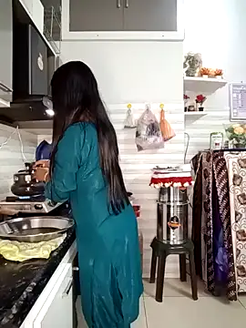 Snapshot of Best-Couple chatting on 02/07/25, 07:18 Best-Couple online show from 02/07/25, 07:18