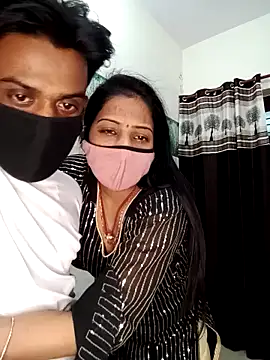 Snapshot of Best-Couple chatting on 02/08/25, 10:18 Best-Couple online show from 02/08/25, 10:18