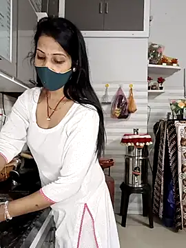 Snapshot of Best-Couple chatting on 02/14/25, 01:08 Best-Couple online show from 02/14/25, 01:08