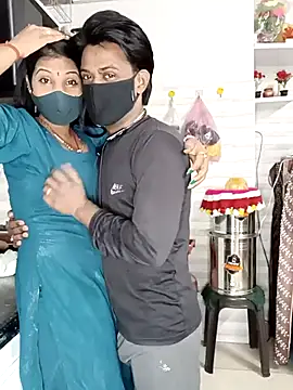 Snapshot of Best-Couple chatting on 02/17/25, 05:25 Best-Couple online show from 02/17/25, 05:25