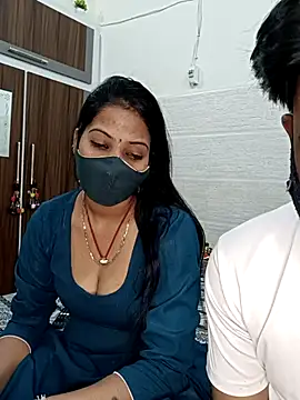 Snapshot of Best-Couple chatting on 02/20/25, 09:33 Best-Couple online show from 02/20/25, 09:33