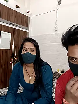 Snapshot of Best-Couple chatting on 03/06/25, 08:52 Best-Couple online show from 03/06/25, 08:52