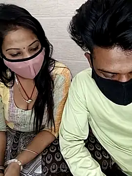 Snapshot of Best-Couple chatting on 03/08/25, 08:33 Best-Couple online show from 03/08/25, 08:33