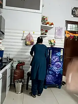 Snapshot of Best-Couple chatting on 03/12/25, 08:51 Best-Couple online show from 03/12/25, 08:51