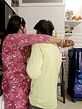 Snapshot of Best-Couple chatting on 03/17/25, 05:34 Best-Couple online show from 03/17/25, 05:34