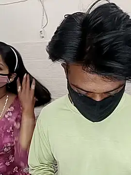 Snapshot of Best-Couple chatting on 03/17/25, 11:21 Best-Couple online show from 03/17/25, 11:21