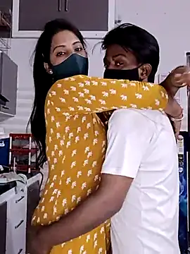 Snapshot of Best-Couple chatting on 03/20/25, 09:04 Best-Couple online show from 03/20/25, 09:04