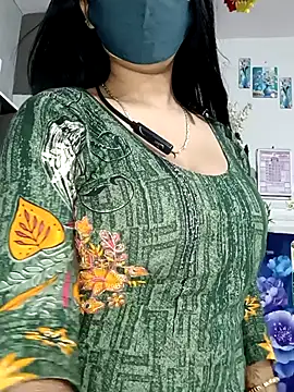 Snapshot of Best-Couple chatting on 09/23/25, 02:58 Best-Couple online show from 09/23/25, 02:58