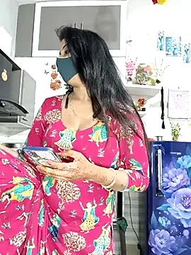 Snapshot of Best-Couple chatting on 10/01/25, 04:51 Best-Couple online show from 10/01/25, 04:51