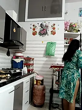 Snapshot of Best-Couple chatting on 10/04/25, 02:42 Best-Couple online show from 10/04/25, 02:42