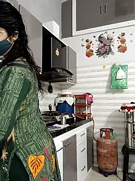 Snapshot of Best-Couple chatting on 10/08/25, 03:15 Best-Couple online show from 10/08/25, 03:15