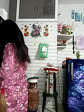 Snapshot of Best-Couple chatting on 10/13/25, 02:33 Best-Couple online show from 10/13/25, 02:33