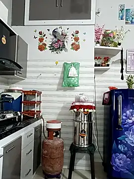 Snapshot of Best-Couple chatting on 10/15/25, 02:44 Best-Couple online show from 10/15/25, 02:44